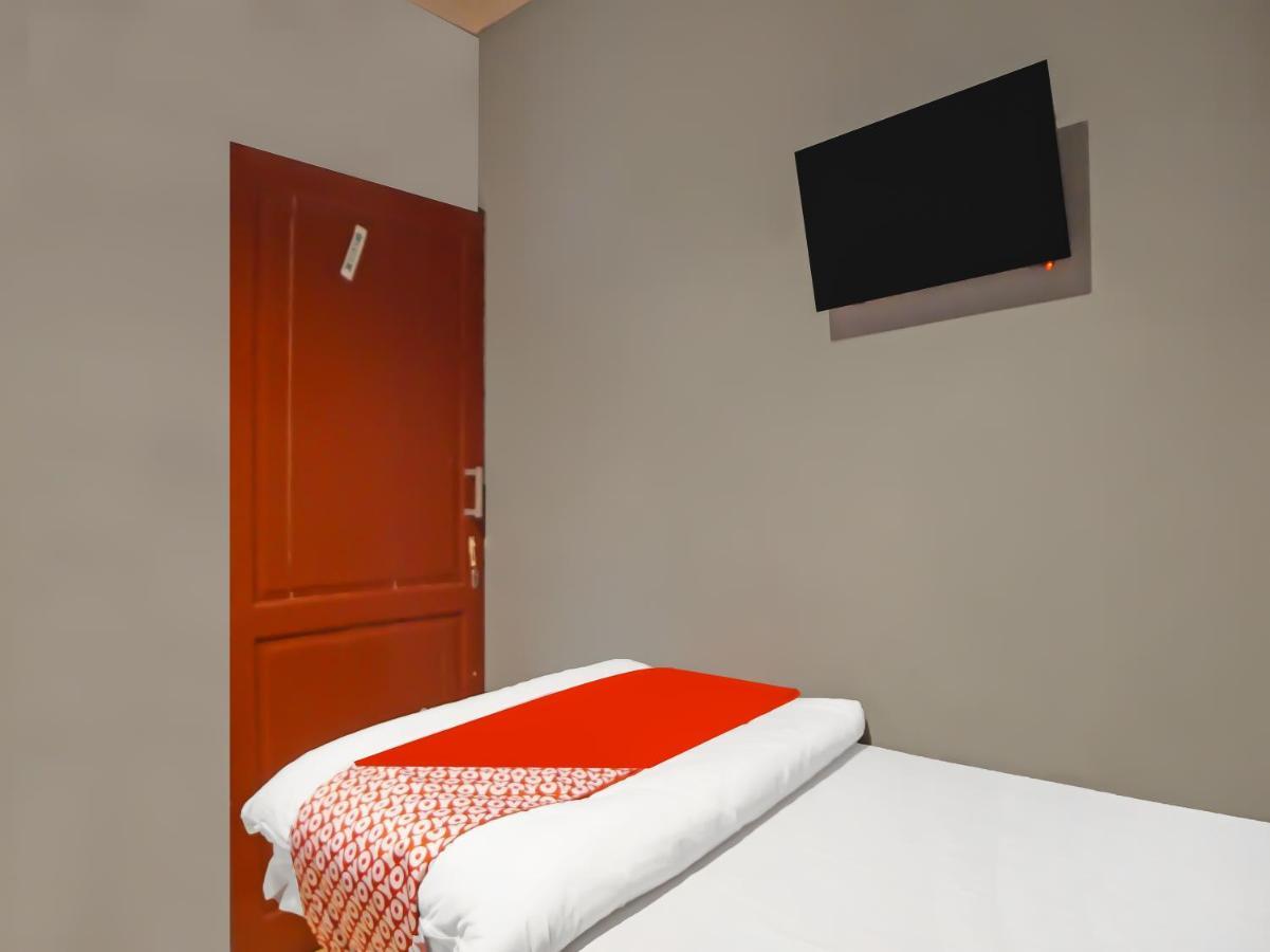 Oyo 990 Stadion Residence Syariah Medan Zewnętrze zdjęcie