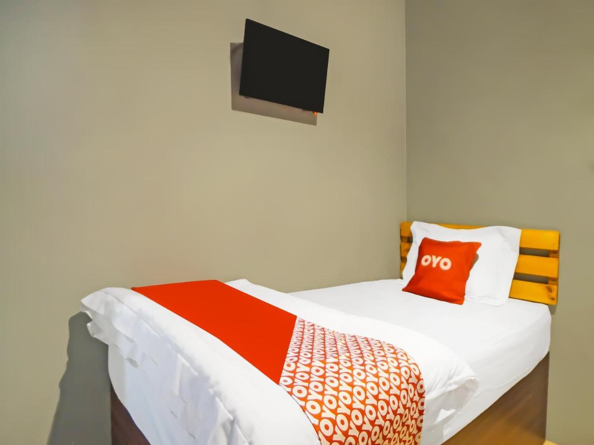 Oyo 990 Stadion Residence Syariah Medan Zewnętrze zdjęcie